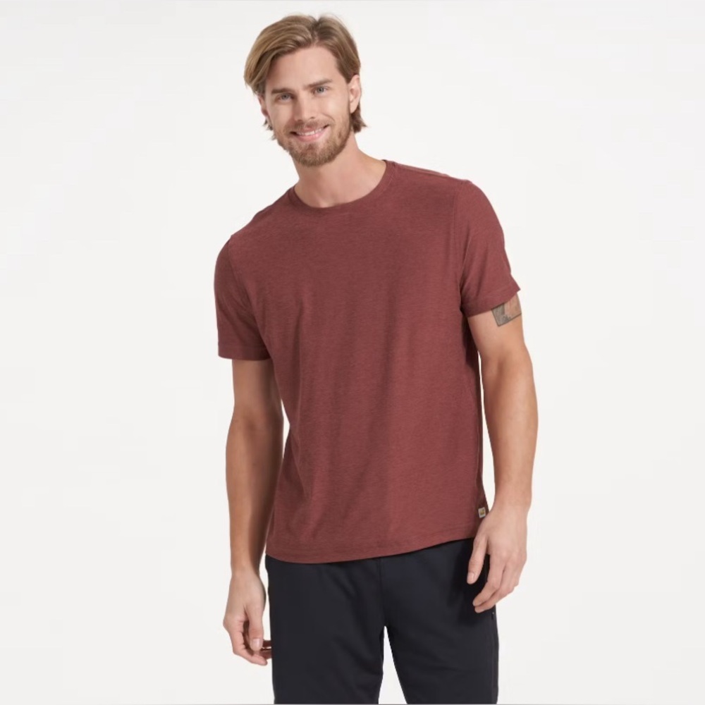 Men’s red Vuori strato tech tee size small